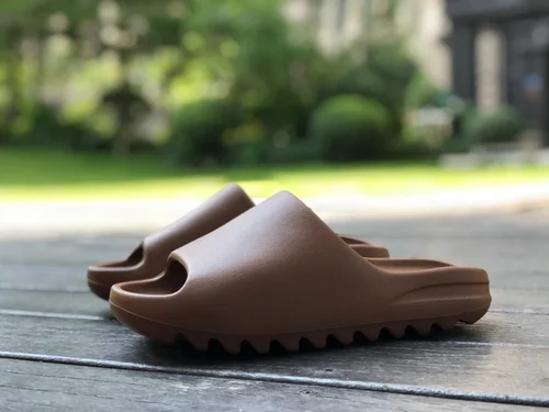 Adidas Yeezy Slide in Flax