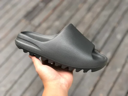 Adidas Yeezy Slide in Black