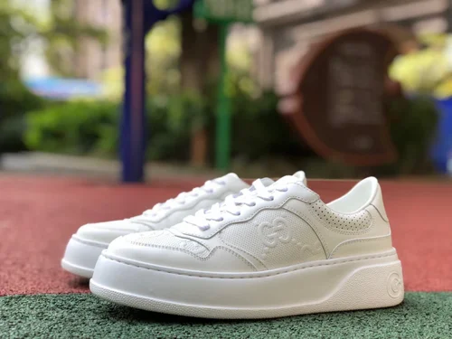 GUCCI Low-Top Canvas Platform Sneakers in Pure White