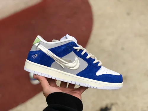 Fly Streetwear x Nike SB Dunk Low DQ5130-400