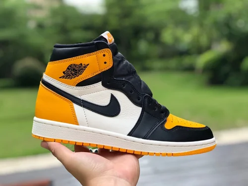 Air Jordan 1 High 555088-711 Black Yellow Toe Retro