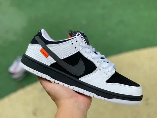 TIGHTBOOTH x Nike SB Dunk Low Panda FD2629-100