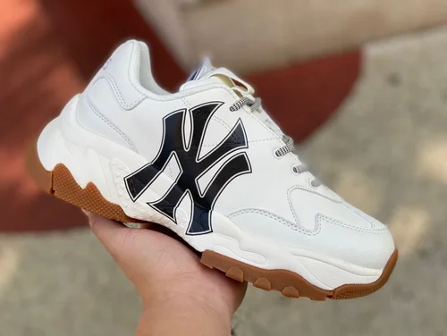 MLB White Black NY Yankees Dad Shoes 3ASXCA12N-C0001