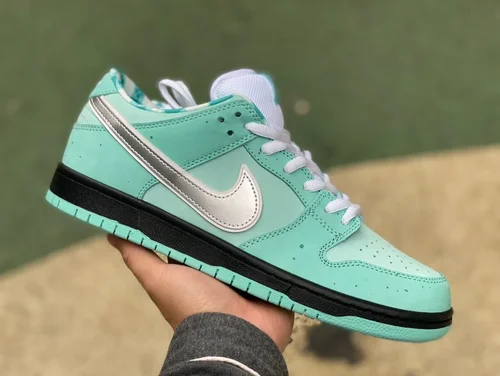 Tiffany & Co. x Nike Dunk Low BV1310-402