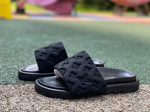 Louis Vuitton Pool Pillow Comfort Black Slides