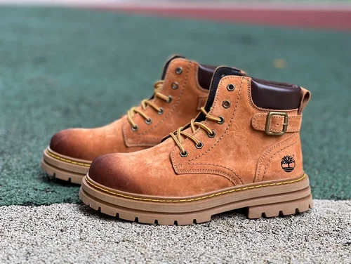 Timberland Mid-Top Boots in Light Brown