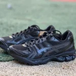 Asics Gel-Kayano 14 in Black