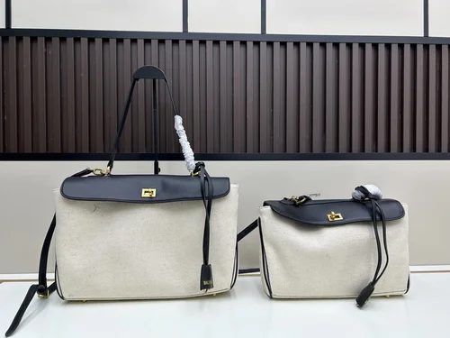 11 Balenciaga Releo Small Shoulder Bag Women Designer Luxury