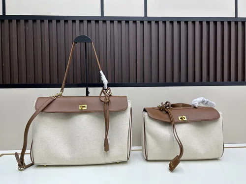 11 Balenciaga Releo Small Shoulder Bag Women Designer Luxury