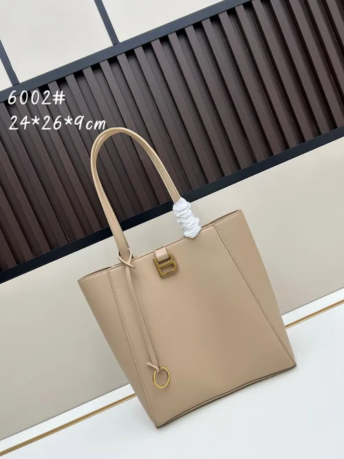 11 Balenciaga Hampton Large Carry All Tote Luxury Designer