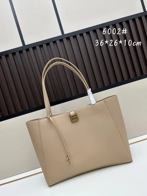 11 Balenciaga Hampton Large Carry All Tote Luxury Designer