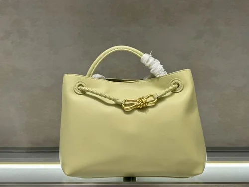 11 Bottega Veneta Andiamo Large Tote Bag Women Luxury Woven Leather