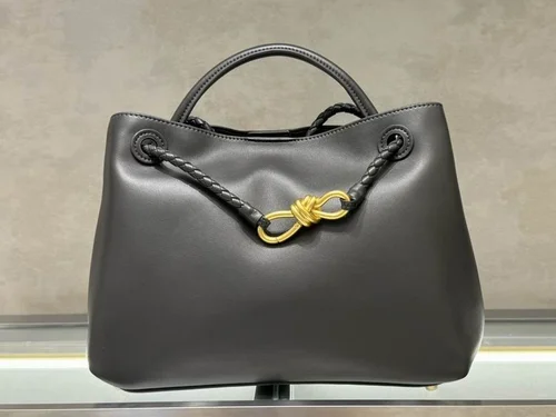 11 Bottega Veneta Andiamo Large Tote Bag Women Luxury Woven Leather