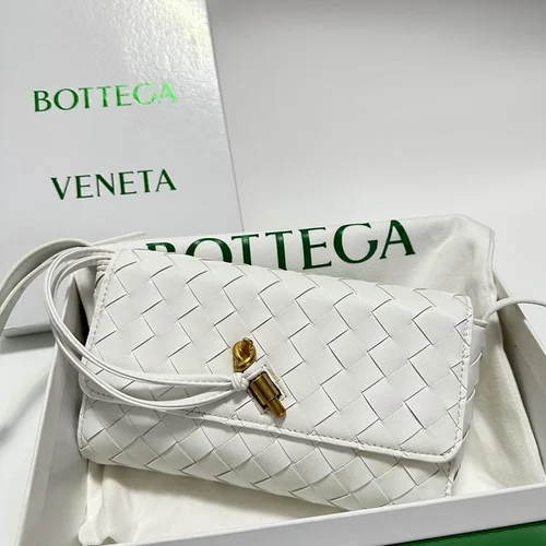 11 Bottega Veneta Andiamo Large Tote Bag Women Luxury Woven Leather
