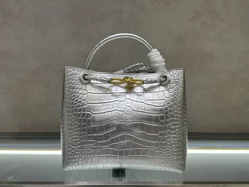 11 Bottega Veneta Andiamo Large Tote Bag Women Luxury Woven Leather