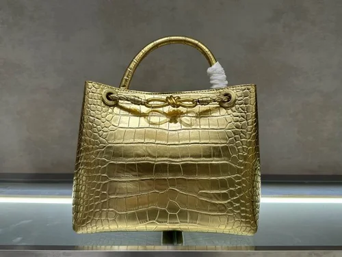 11 Bottega Veneta Andiamo Large Tote Bag Women Luxury Woven Leather