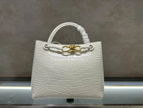 11 Bottega Veneta Andiamo Large Tote Bag Women Luxury Woven Leather