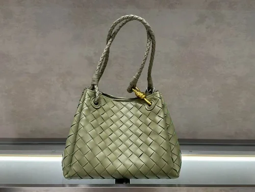 11 Bottega Veneta Andiamo Large Tote Bag Women Luxury Woven Leather