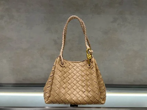 11 Bottega Veneta Andiamo Large Tote Bag Women Luxury Woven Leather