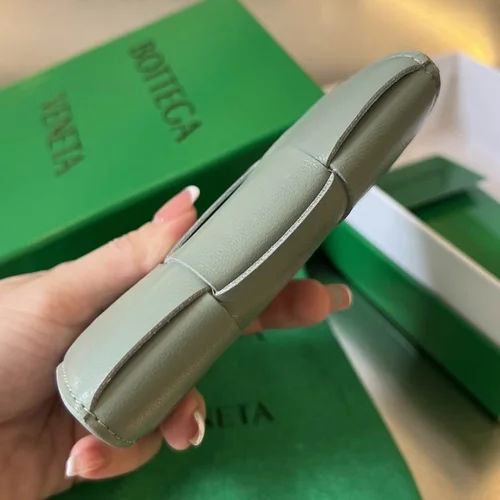 11 Bottega Veneta Women's Wallet Luxury Intrecciato Leather Designer