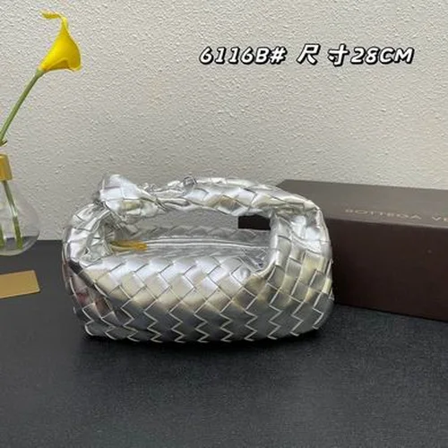 11 Bottega Veneta The Pouch Clutch Bag Women Luxury Intrecciato