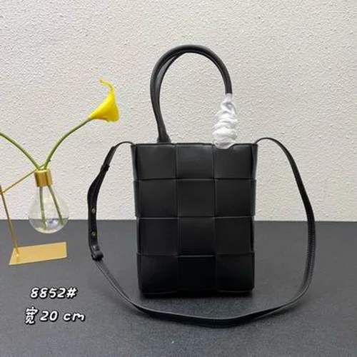 11 Bottega Veneta Large Tote Bag Women Luxury Woven Leather Shopping