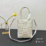 11 Bottega Veneta Large Tote Bag Women Luxury Woven Leather Shopping