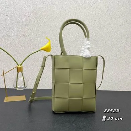 11 Bottega Veneta Large Tote Bag Women Luxury Woven Leather Shopping