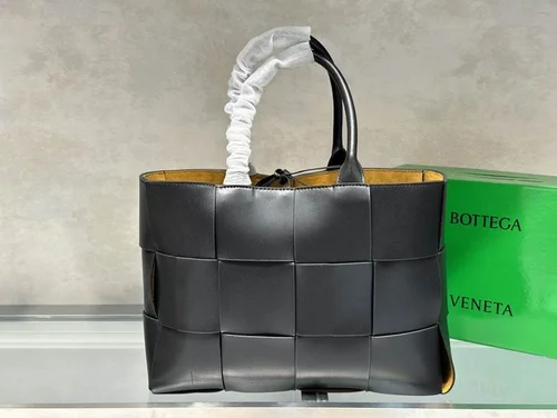 11 Bottega Veneta Large Tote Bag Women Luxury Woven Leather Shopping