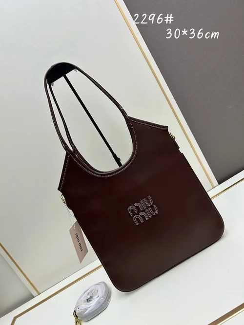 11 Miu Miu Large Tote Bag Women Luxury Matelasse Designer