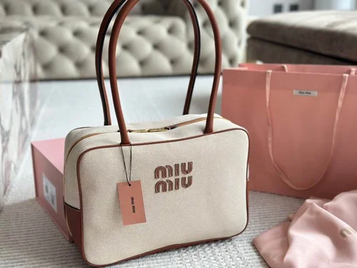 11 Miu Miu Camera Bag Small Women Luxury Matelasse Leather