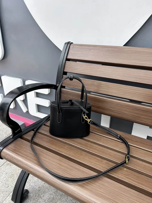 11 Miu Miu Bucket Bag Small Women Luxury Matelasse Leather