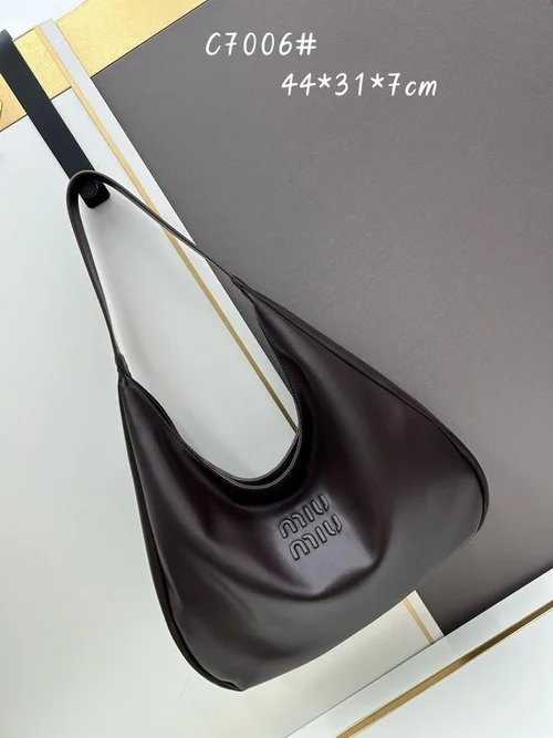 11 Miu Miu Underarm Pouch Small Women Luxury Matelasse