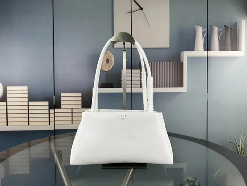 11 Prada Underarm Pouch Small Women Luxury Saffiano