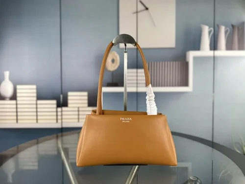 11 Prada Underarm Pouch Small Women Luxury Saffiano