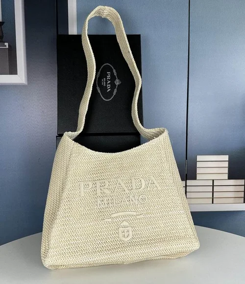 11 Prada Underarm Pouch Small Women Luxury Saffiano