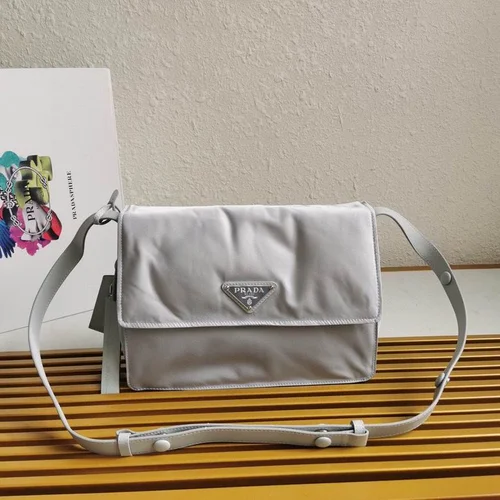 11 Prada Messenger Bags Medium Women Luxury Saffiano