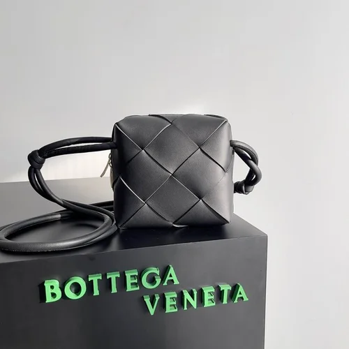 Bottega Veneta Camera Bag Small Crossbody Original Authentic Luxury