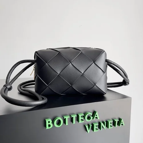 Bottega Veneta Camera Bag Small Crossbody Original Authentic Luxury