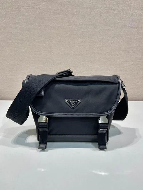 11 Prada Messenger Bags Medium Women Luxury Saffiano