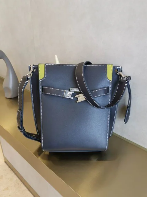 Tory Burch Original Bucket Bag Authentic Leather Luxury