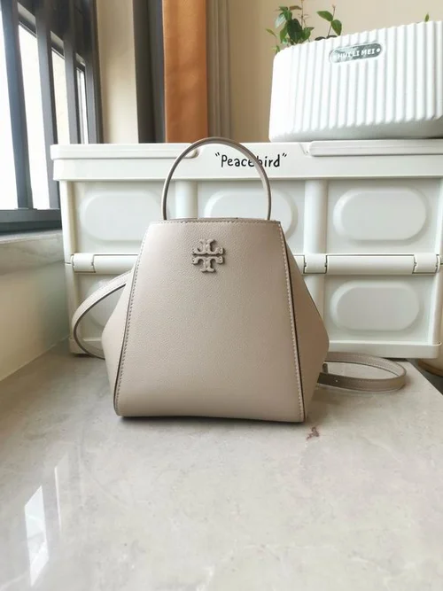 Tory Burch Original Bucket Bag Authentic Leather Luxury