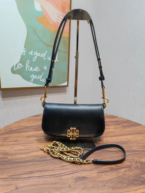 11 Tory Burch Women's Shoulder Bags Luxury Leather Collection