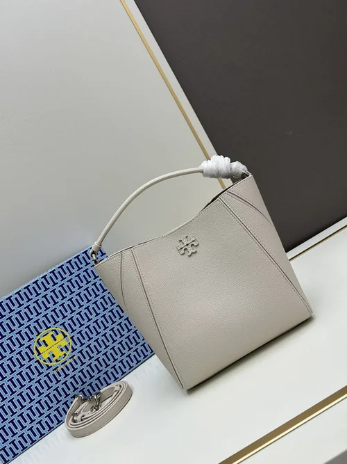 11 Tory Burch Underarm Pouch Small Women Luxury Leather