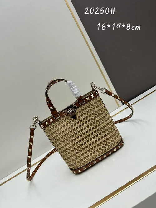11 Valentino Rockstud Spike Bag Women Luxury Quilted Leather
