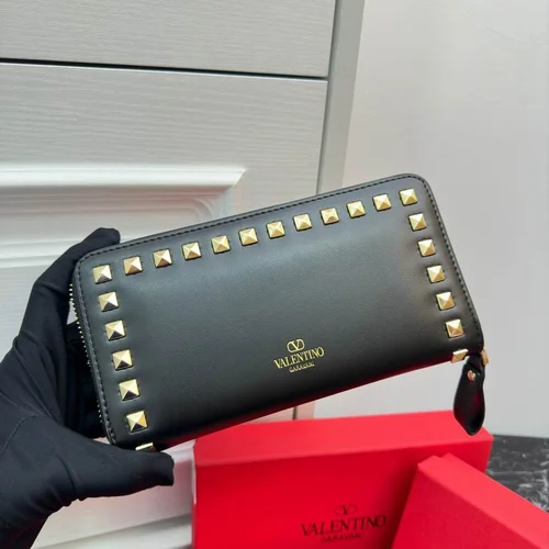 11 Valentino Women's Wallet Luxury Rockstud Leather Designer