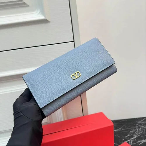 11 Valentino Women's Wallet Luxury Rockstud Leather Designer