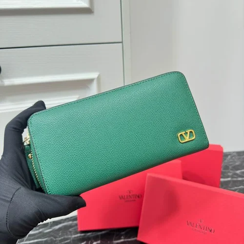 11 Valentino Women's Wallet Luxury Rockstud Leather Designer
