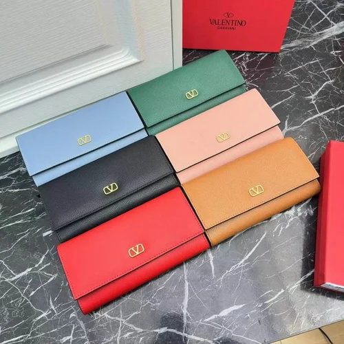 11 Valentino Women's Wallet Luxury Rockstud Leather Designer