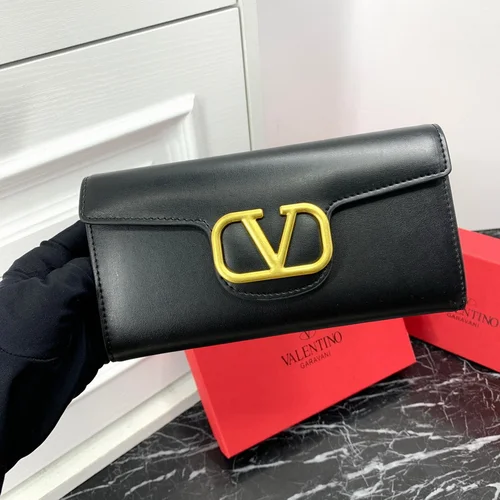 11 Valentino Women's Wallet Luxury Rockstud Leather Designer